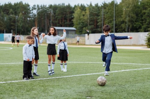 How to Navigate Kid’s Extracurricular Costs on a Family Budget