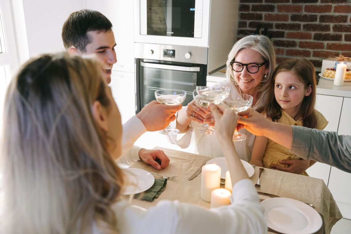 How to Organize Family Events for a Stress-Free Experience