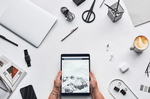 Tech-Savvy Family Organization: Using Gadgets to Stay Organized